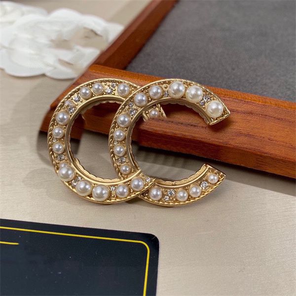 simple double letter ccity pins women luxury designer gold brooches brand logo crystal pearl brooch men suit pin jewelry accessories 432154, Gray
simple double letter ccity pins women luxury designer gold brooches brand logo crystal pearl brooch men suit pin jewelry accessories 432154, Gray