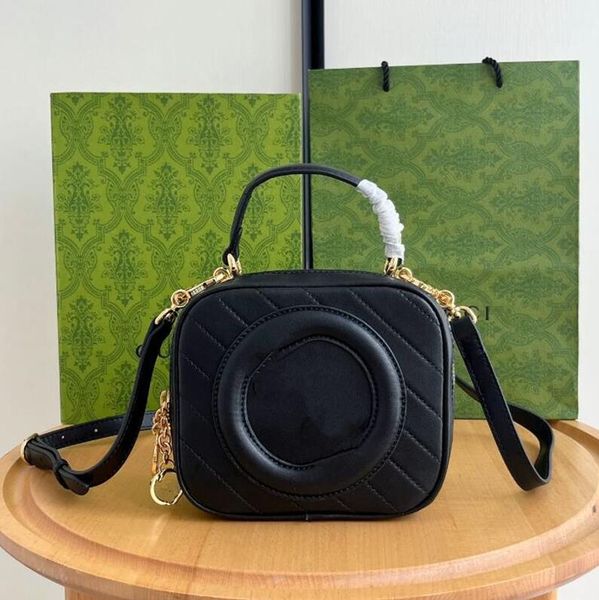 2023 luxury mini handbag designer quilted v leather shoulder bag brand two g-shaped fashion ladies metal marmon fashion bag black white dinn
2023 luxury mini handbag designer quilted v leather shoulder bag brand two g-shaped fashion ladies metal marmon fashion bag black white dinn