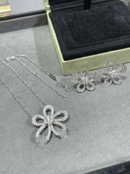 designer women's flower necklace love pendant classic choker steel jewelry gift, Silver
designer women's flower necklace love pendant classic choker steel jewelry gift, Silver