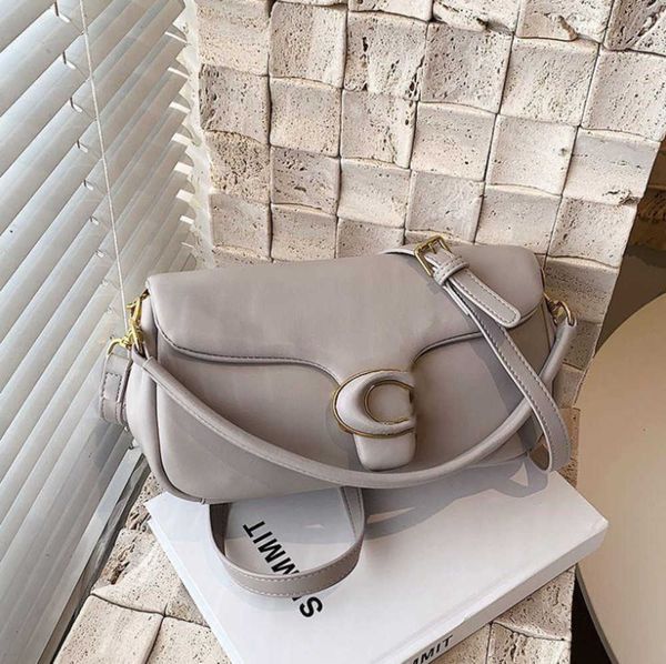 updated designer 2023 c's pillow tabby shoulder bag quality women pure color bacchus bags retro hardware cloudy handbags supper soft pr
updated designer 2023 c's pillow tabby shoulder bag quality women pure color bacchus bags retro hardware cloudy handbags supper soft pr