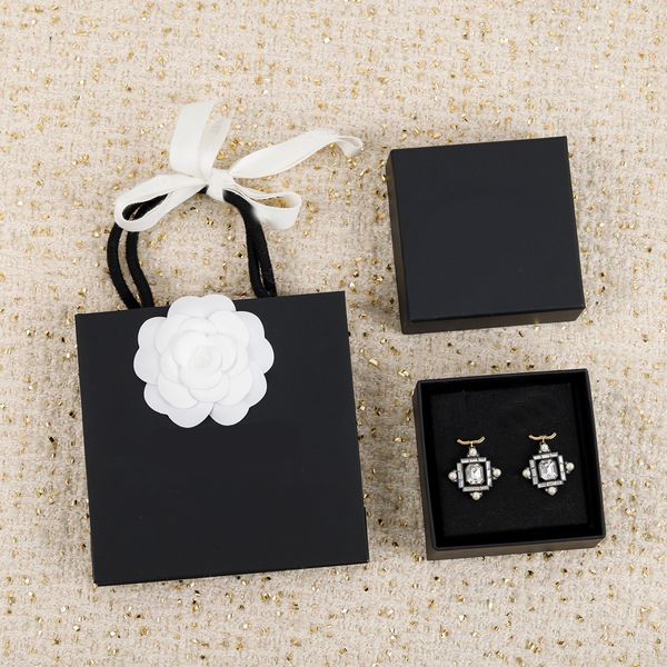classic style earrings designer women lover heart studs luxury titanium steel earrings wedding party gifts wholesale, Golden;silver
classic style earrings designer women lover heart studs luxury titanium steel earrings wedding party gifts wholesale, Golden;silver