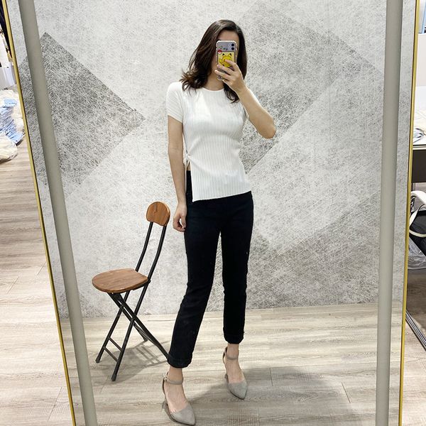 new -aje round neck white striped wool knit elastic slim fit lace up short sleeve sweater
new -aje round neck white striped wool knit elastic slim fit lace up short sleeve sweater