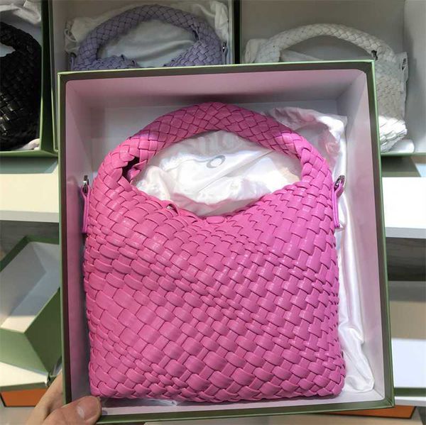 hand woven lunch box for women 2022 summer new minority design high-level armpit one shoulder messenger bag
hand woven lunch box for women 2022 summer new minority design high-level armpit one shoulder messenger bag