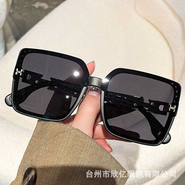 2023 new square big frame high fashion tiktok net red anti ultraviolet polarizing women's sunglasses, White;black
2023 new square big frame high fashion tiktok net red anti ultraviolet polarizing women's sunglasses, White;black