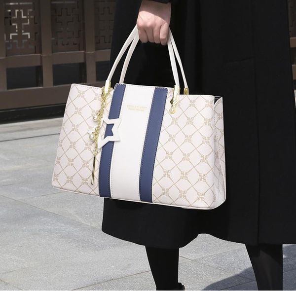 2023 new women's handbag mother's day gift fashionable, light luxury, large capacity tote bag with one shoulder oblique straddle
2023 new women's handbag mother's day gift fashionable, light luxury, large capacity tote bag with one shoulder oblique straddle