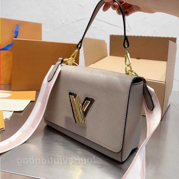 lm40156v twist denim epi leather designer women shoulder bags v lock flap chain handbags twists woman crossbody bag lady pochet
lm40156v twist denim epi leather designer women shoulder bags v lock flap chain handbags twists woman crossbody bag lady pochet