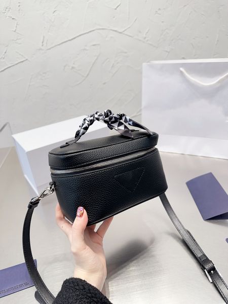 luxurys designer cosmetic bag womens cases makeup wash leather handbag tote trapstar pouch mens wallet cross body toiletry make up shoulder
luxurys designer cosmetic bag womens cases makeup wash leather handbag tote trapstar pouch mens wallet cross body toiletry make up shoulder