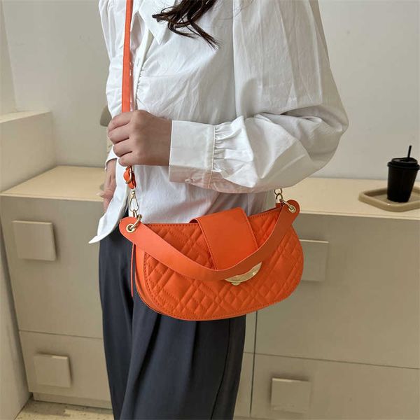 tote diagonal underarm bag for women's new candy color small market design fashion trend one shoulder handheld saddle bag
tote diagonal underarm bag for women's new candy color small market design fashion trend one shoulder handheld saddle bag