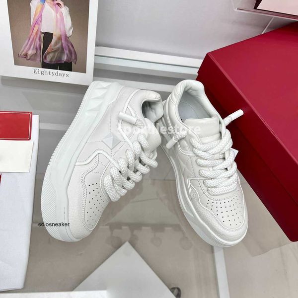 cut valentinoly classic running black shoes university runner platform sneakers white sports green shoe red low casual for men women laxt
cut valentinoly classic running black shoes university runner platform sneakers white sports green shoe red low casual for men women laxt