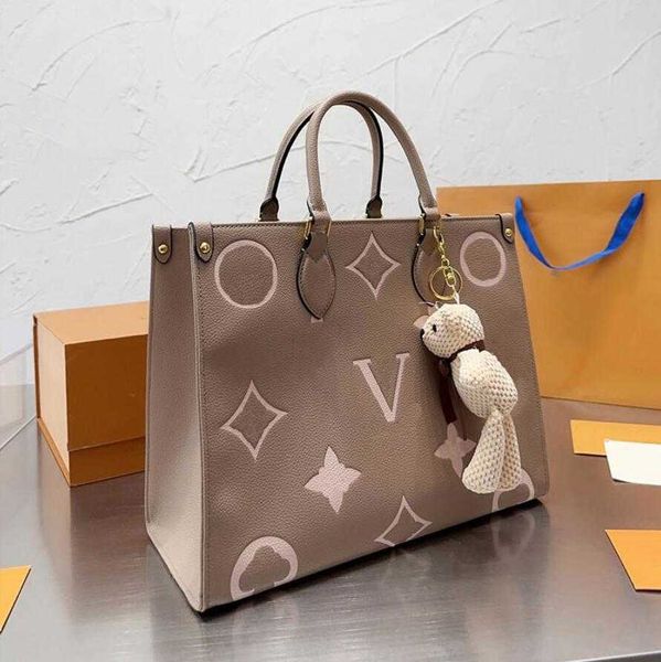 embossed handbag designer classic old flower handheld shoulder bag fashion luxury womens genuine leather large capacity moms bag shopping ba
embossed handbag designer classic old flower handheld shoulder bag fashion luxury womens genuine leather large capacity moms bag shopping ba