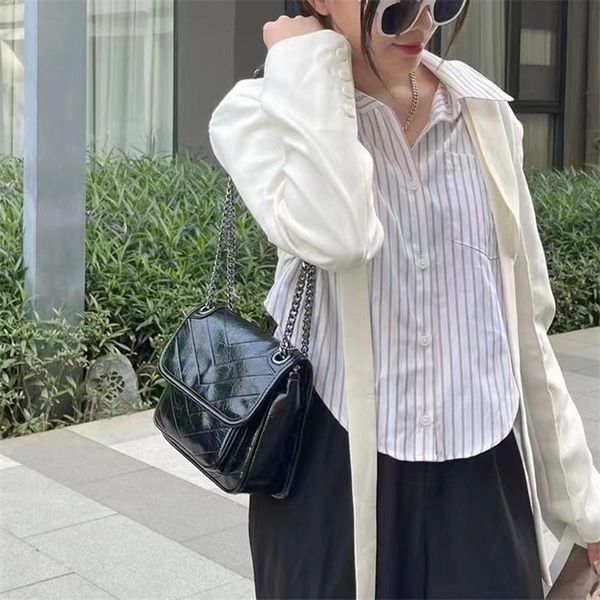 2023 new postman wandering bag vintage chain bag oil wax leather one shoulder diagonal straddle women's bag
2023 new postman wandering bag vintage chain bag oil wax leather one shoulder diagonal straddle women's bag