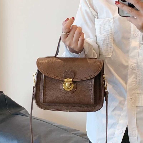 new evening bags fashionable and minimalist women's bag niche versatile handbag with foreign style one shoulder small square 230704
new evening bags fashionable and minimalist women's bag niche versatile handbag with foreign style one shoulder small square 230704