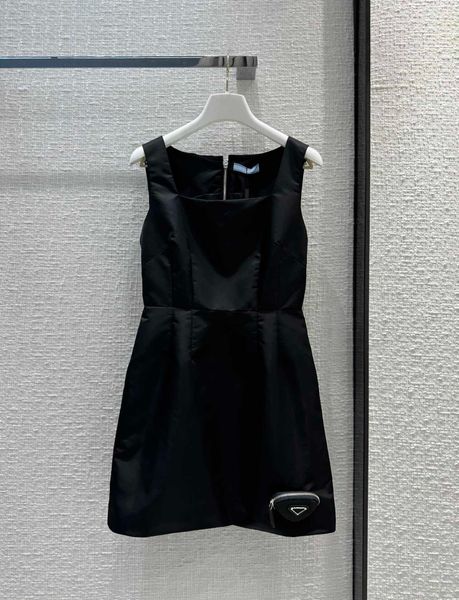 designer dress black sleeveless skirt designers clothe woman triangle small package embellishment sling square neckline design a-line versio, Black;gray
designer dress black sleeveless skirt designers clothe woman triangle small package embellishment sling square neckline design a-line versio, Black;gray