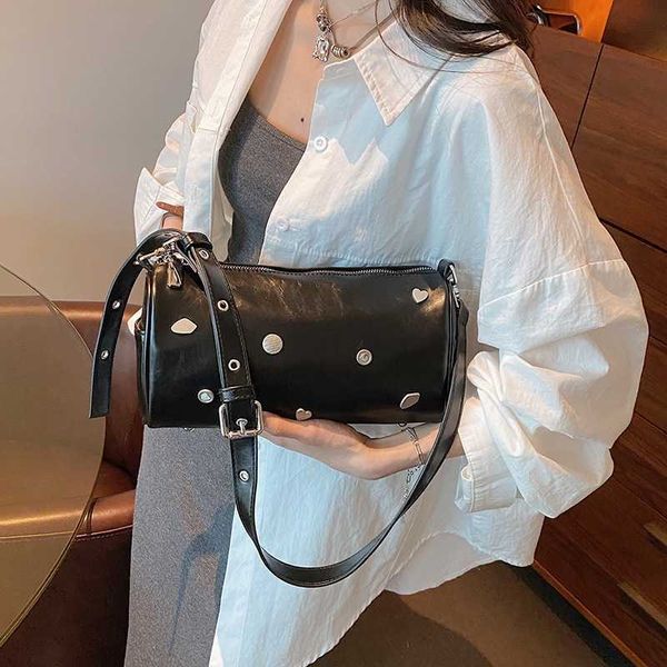 evening bags french niche underarm bag women's summer fashionable commuting cylinder high-end and versatile shoulder 230704
evening bags french niche underarm bag women's summer fashionable commuting cylinder high-end and versatile shoulder 230704