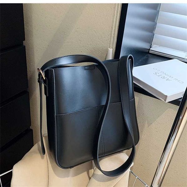 new evening bags large capacity bag fashion women's messenger versatile one shoulder bucket 230704
new evening bags large capacity bag fashion women's messenger versatile one shoulder bucket 230704