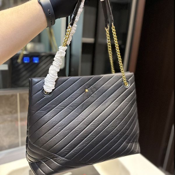chain shoulder bag large tote bags soft quilted leather handbags purse fashion letter hardware magnetic snap closure inside two compartments
chain shoulder bag large tote bags soft quilted leather handbags purse fashion letter hardware magnetic snap closure inside two compartments