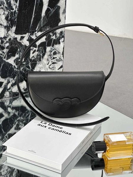 triomphe half moon bag underarm bag women's 2023 summer new genuine leather texture black crossbody bag saddle bag
triomphe half moon bag underarm bag women's 2023 summer new genuine leather texture black crossbody bag saddle bag