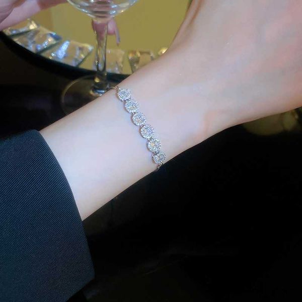 charm bracelets luxury gold oversized adjustable bracelets for women new trendy shiny bracelet wedding jewelry r230704, Golden;silver
charm bracelets luxury gold oversized adjustable bracelets for women new trendy shiny bracelet wedding jewelry r230704, Golden;silver