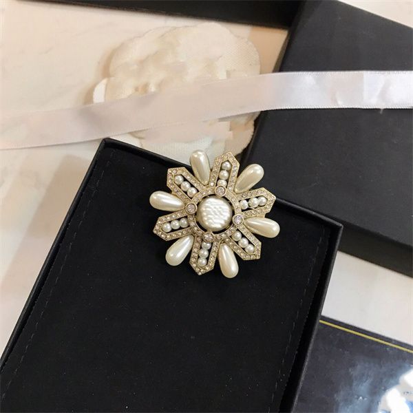 simple double letter ccity pins women luxury designer gold brooches brand logo crystal pearl brooch men suit pin jewelry accessories 49034, Gray
simple double letter ccity pins women luxury designer gold brooches brand logo crystal pearl brooch men suit pin jewelry accessories 49034, Gray