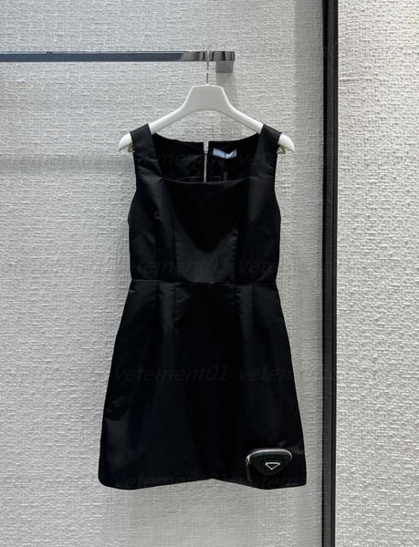 summer dress designer black dress womens nylon fabric classic triangle small package embellishment temperament halter square neck design sli, Black;gray
summer dress designer black dress womens nylon fabric classic triangle small package embellishment temperament halter square neck design sli, Black;gray