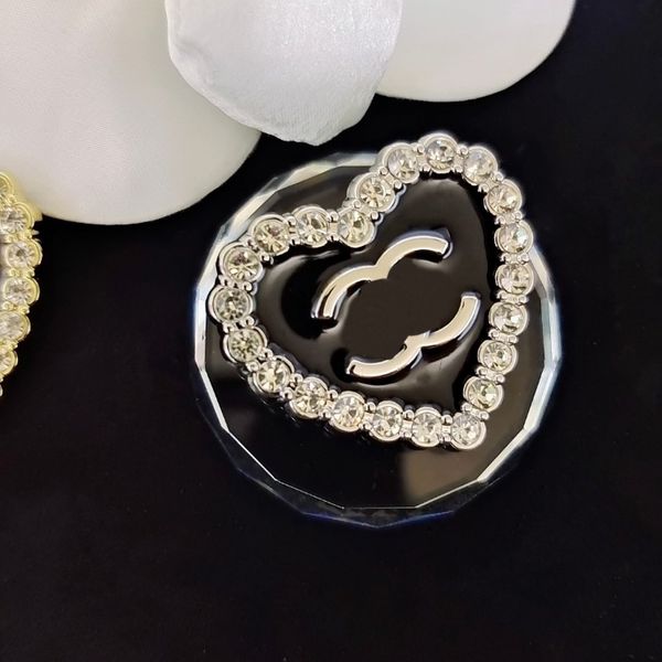 wholesale designer love brooches pins heart correct letters fashion famous letter brooches crystal pearl charm rhinestone pin jewelry, Gray
wholesale designer love brooches pins heart correct letters fashion famous letter brooches crystal pearl charm rhinestone pin jewelry, Gray