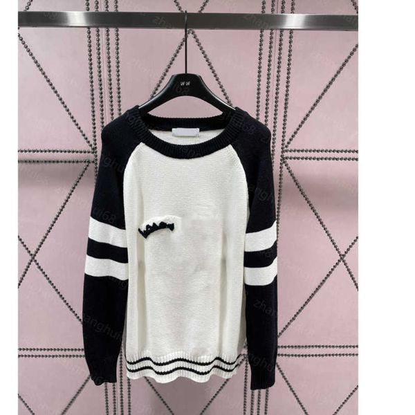 23ss womens designer clothing women sweater autumn and winter new flocking double c color matching loose sweater womens clothing a1, White;black
23ss womens designer clothing women sweater autumn and winter new flocking double c color matching loose sweater womens clothing a1, White;black