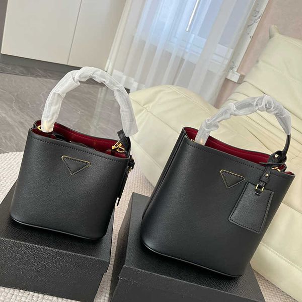 cross body bags bucket bag tote women handbag shoulder real leather brand designer crossbody wallet female purses 230704
cross body bags bucket bag tote women handbag shoulder real leather brand designer crossbody wallet female purses 230704