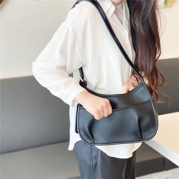 tote soft leather bag broadband messenger bag women's crescent saddle bag fashionable and versatile
tote soft leather bag broadband messenger bag women's crescent saddle bag fashionable and versatile