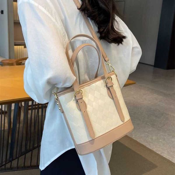 evening bags large capacity lingge bag women's summer fashion versatile bucket casual and western commuting shoulder 230704
evening bags large capacity lingge bag women's summer fashion versatile bucket casual and western commuting shoulder 230704