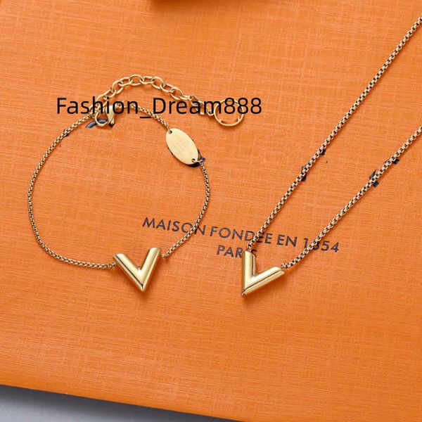 classic designer pendant charm bracelets gold love v necklace fashion jewelrys wristband plated letter simple heart luxury pendants titanium, Golden;silver
classic designer pendant charm bracelets gold love v necklace fashion jewelrys wristband plated letter simple heart luxury pendants titanium, Golden;silver