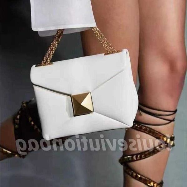 luxury fashion big studs women handbag genuine leather simple underarm shoulder bags female daily design totes purse pouch 2302
luxury fashion big studs women handbag genuine leather simple underarm shoulder bags female daily design totes purse pouch 2302