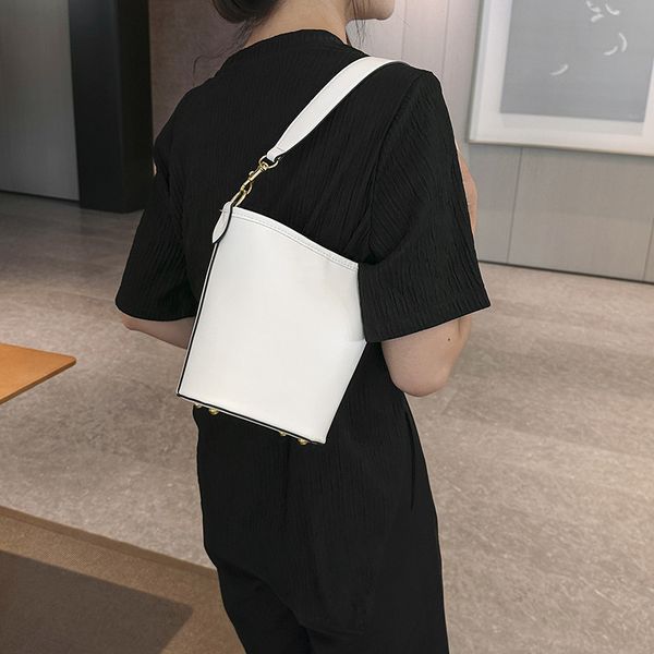 brand women's messenger bags grils bucket bag wandering bag women's bag one shoulder crossbody bag texture handbag
brand women's messenger bags grils bucket bag wandering bag women's bag one shoulder crossbody bag texture handbag