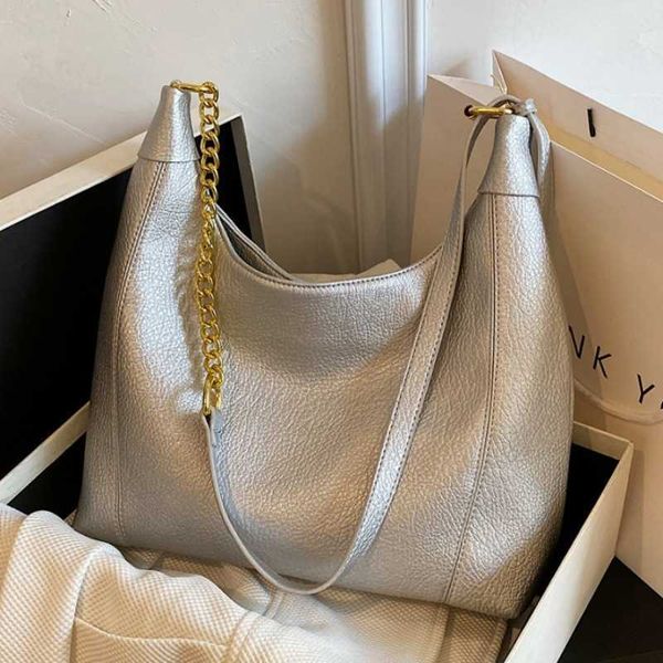 evening bags large capacity bag for women new versatile simple one shoulder crossbody texture chain bucket commuter tote 230704
evening bags large capacity bag for women new versatile simple one shoulder crossbody texture chain bucket commuter tote 230704