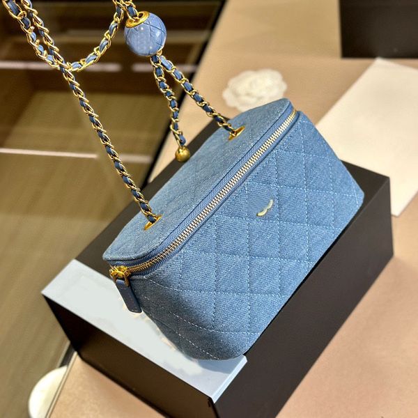 denim/real leather women designer vanity box bag crush pearl gold ball metal hardware matelasse chain zipper cosmetic case purse luxury cros
denim/real leather women designer vanity box bag crush pearl gold ball metal hardware matelasse chain zipper cosmetic case purse luxury cros