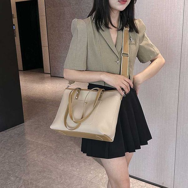 lady evening bags large capacity bag for women versatile simple one shoulder crossbody advanced sense college student commuting tote 230704
lady evening bags large capacity bag for women versatile simple one shoulder crossbody advanced sense college student commuting tote 230704