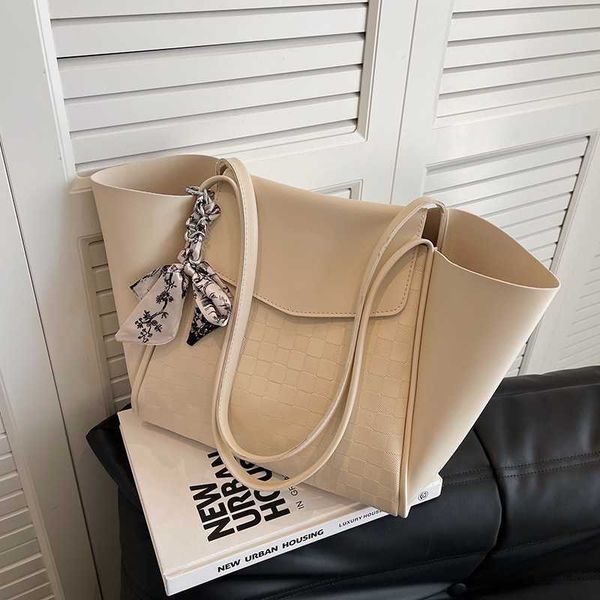 evening bags large capacity foreign style big bag women's fashion all-around college students' class shoulder commuting tote 23070
evening bags large capacity foreign style big bag women's fashion all-around college students' class shoulder commuting tote 23070