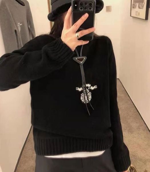 2023 womens sweater woman designer cardigan knit sweater letter print round crow neck stripe knitwear long sleeve clothes pullover casual fa, White;black
2023 womens sweater woman designer cardigan knit sweater letter print round crow neck stripe knitwear long sleeve clothes pullover casual fa, White;black