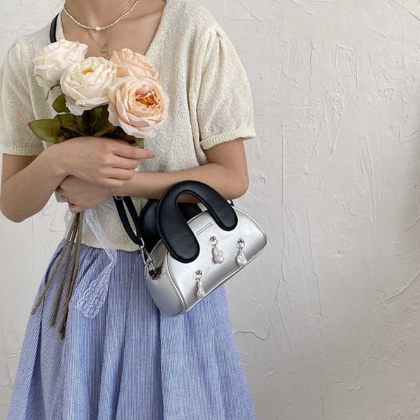 tote this year's popular color contrast niche design bag new casual women's bag versatile crossbody bag portable saddle bag
tote this year's popular color contrast niche design bag new casual women's bag versatile crossbody bag portable saddle bag