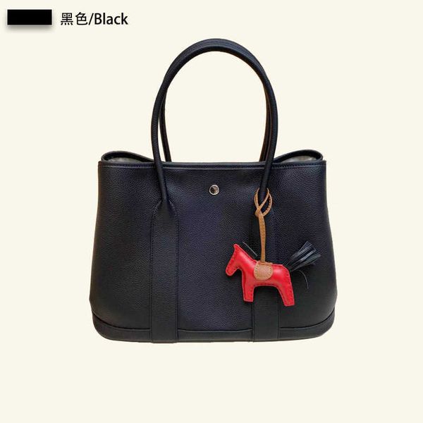 designer bags garden party new genuine 2023 leather women's bag one shoulder crossbody tote versatile portable big shopping bucket w419
designer bags garden party new genuine 2023 leather women's bag one shoulder crossbody tote versatile portable big shopping bucket w419