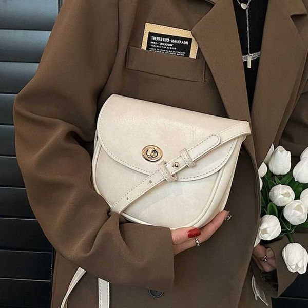 new simple saddle bag single shoulder crossbody small crowd lock button women's bag version small crowd solid color half round bag
new simple saddle bag single shoulder crossbody small crowd lock button women's bag version small crowd solid color half round bag