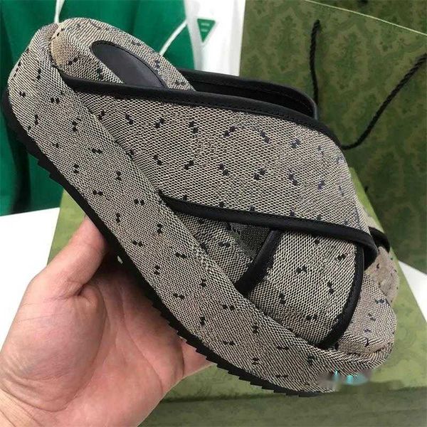 2023-the latest style spring summer sandals well-known brand cross slippers for men and women couples, Black
2023-the latest style spring summer sandals well-known brand cross slippers for men and women couples, Black