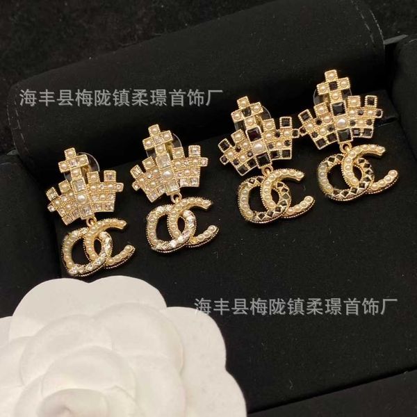 designer jewelry women chanes luxury elegant crown style full aura brass rhinestones two colors available fashionable earrings earrings, Golden
designer jewelry women chanes luxury elegant crown style full aura brass rhinestones two colors available fashionable earrings earrings, Golden