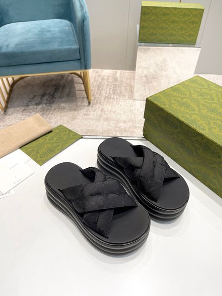 2023 flip flops women designer slippers genuine leather clip feet flip style european r lines shoes luxury fashion 35-41, Black
2023 flip flops women designer slippers genuine leather clip feet flip style european r lines shoes luxury fashion 35-41, Black