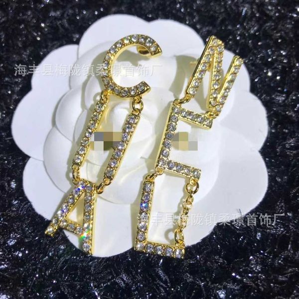 designer jewelry women chanes individuality fashion design sense long inlaid rhinestone brass earrings earrings, Golden
designer jewelry women chanes individuality fashion design sense long inlaid rhinestone brass earrings earrings, Golden