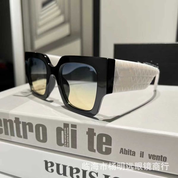 small fragrant net red same style sunglasses anti ultraviolet thin large frame mirror tiktok live broadcast for women, White;black
small fragrant net red same style sunglasses anti ultraviolet thin large frame mirror tiktok live broadcast for women, White;black