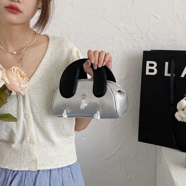 this year's popular color contrast niche design bag new casual women's bag versatile crossbody bag portable saddle bag
this year's popular color contrast niche design bag new casual women's bag versatile crossbody bag portable saddle bag