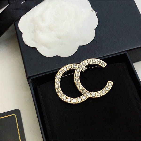 simple double letter ccity pins women luxury designer gold brooches brand logo crystal pearl brooch men suit pin jewelry accessories 5673, Gray
simple double letter ccity pins women luxury designer gold brooches brand logo crystal pearl brooch men suit pin jewelry accessories 5673, Gray