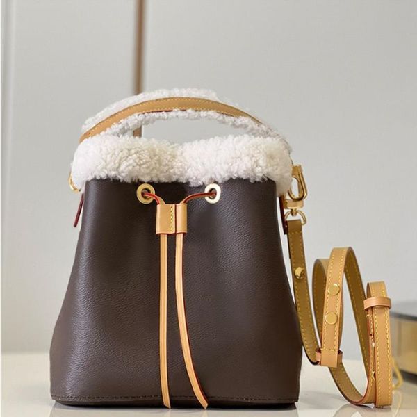 lm40156v designer bucket bag luxury crossbody bag 20cm genuine leather handbag delicate knockoff shoulder bag with box yl185 qlrom
lm40156v designer bucket bag luxury crossbody bag 20cm genuine leather handbag delicate knockoff shoulder bag with box yl185 qlrom