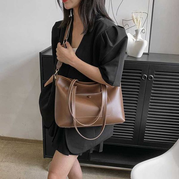 evening bags large capacity bag women versatile simple shoulder crossbody advanced sense college student commuting tote 230704
evening bags large capacity bag women versatile simple shoulder crossbody advanced sense college student commuting tote 230704
