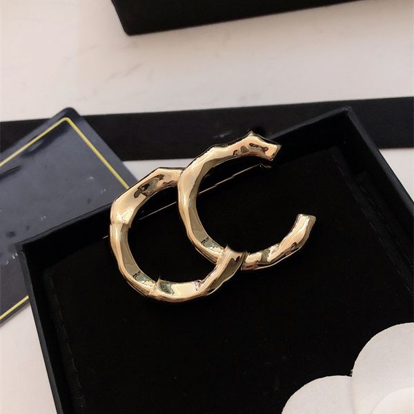 simple double letter ccity pins women luxury designer gold brooches brand logo crystal pearl brooch men suit pin jewelry accessories 5633, Gray
simple double letter ccity pins women luxury designer gold brooches brand logo crystal pearl brooch men suit pin jewelry accessories 5633, Gray